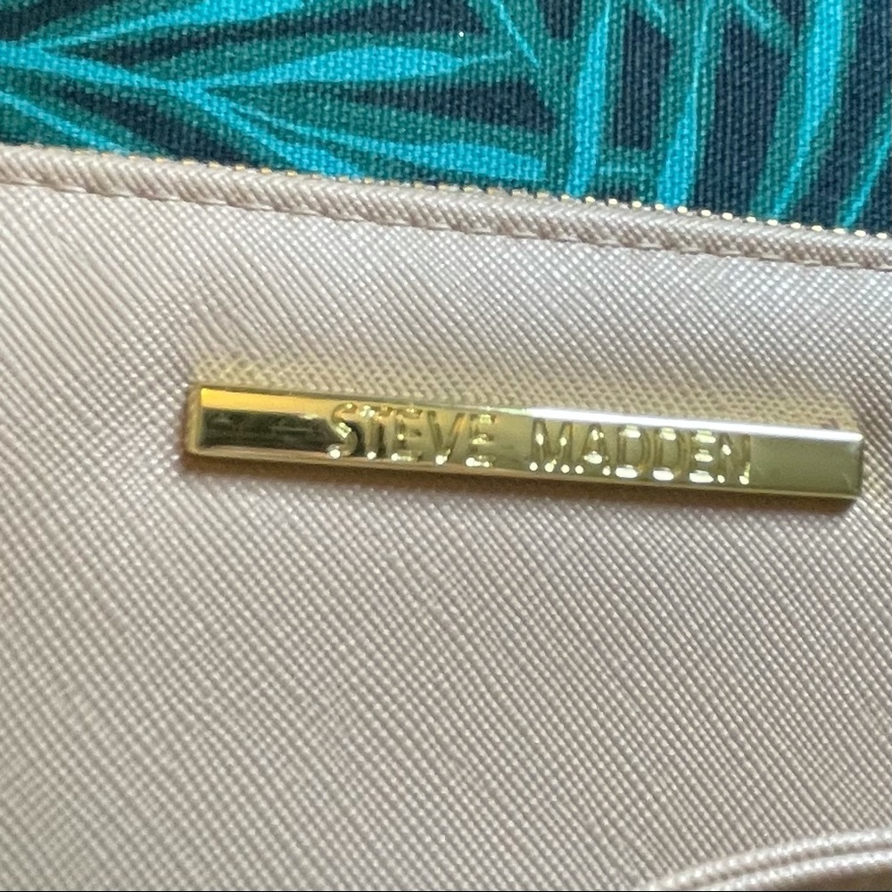 ❌SOLD❌ Neutral Steve Madden Wallet Wristlet - Picture 9 of 12
